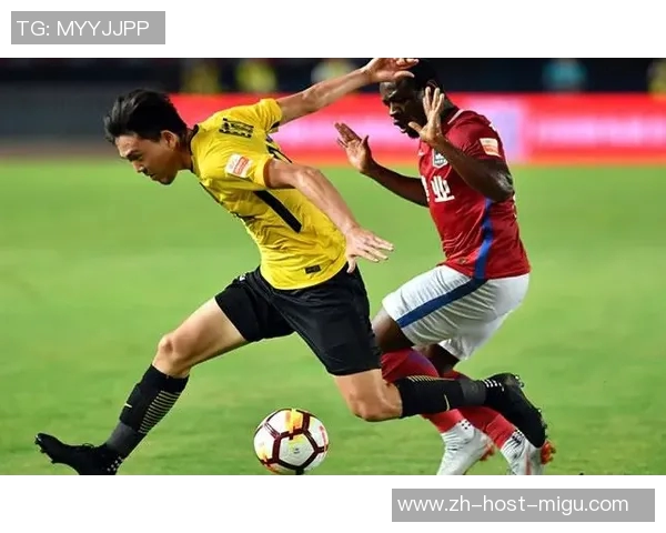 河南建业迎战广州恒大争夺中超联赛关键三分的激烈对决